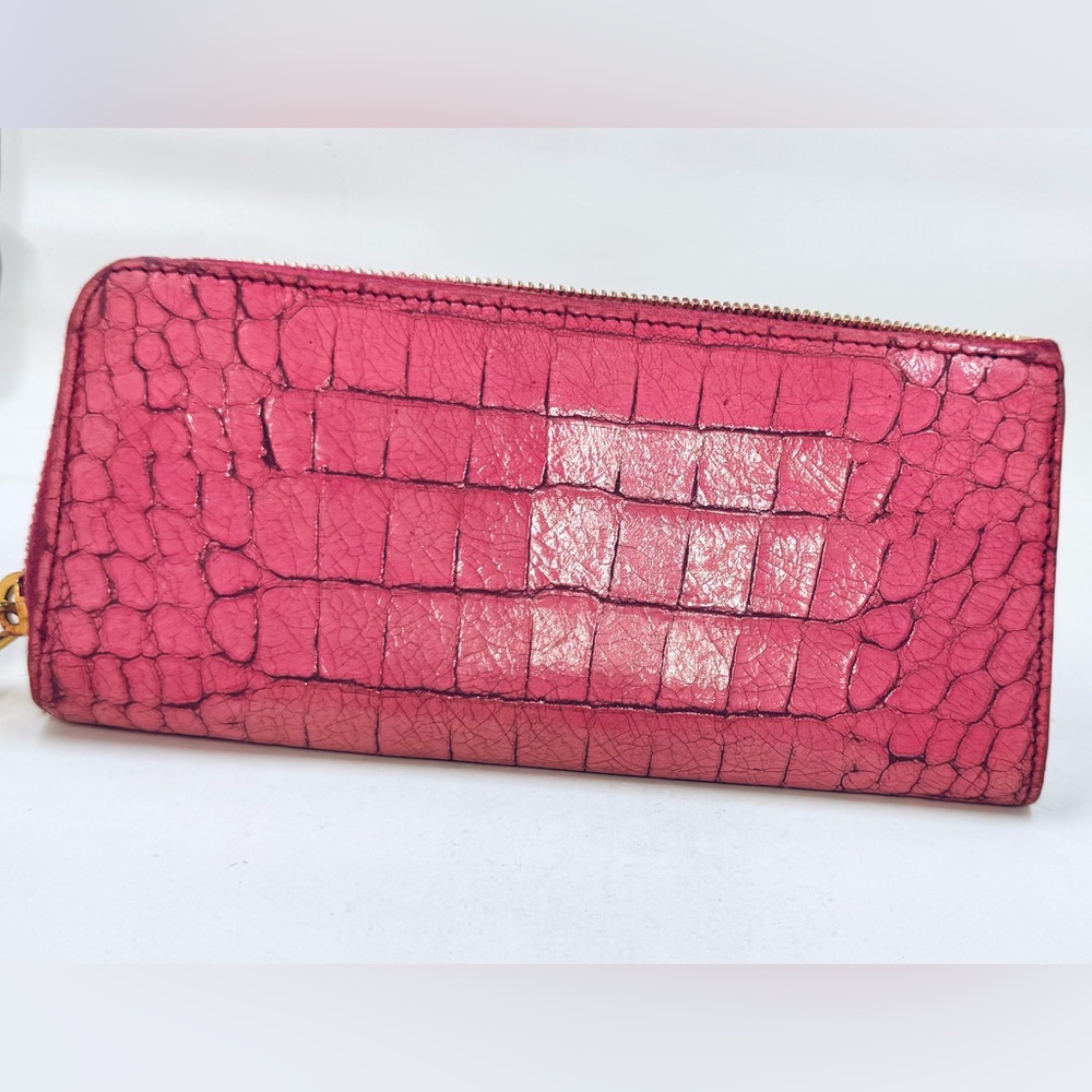 Miu Miu Fuchsia Pink Croc-Embossed Leather Large Zip Wallet with Gold Hardware - Picture 2 of 8